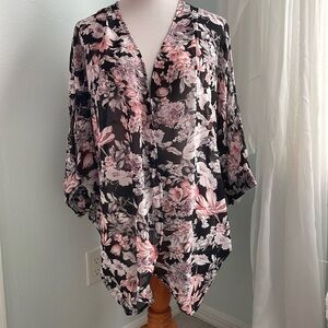 Woman’s floral caftan or kimono-type jacket